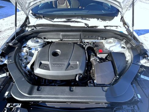 Used 2021 Volvo XC60 T5 Momentum image 24