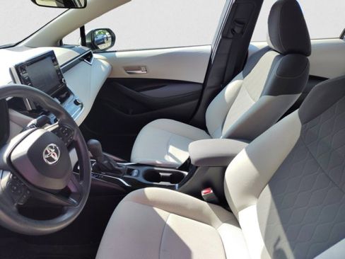 Used 2021 Toyota Corolla LE image 11