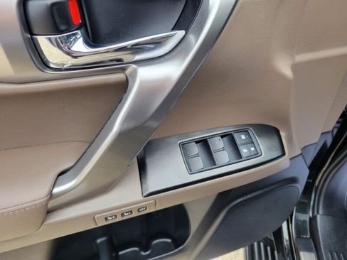 Used 2022 Lexus GX 460 Luxury w/ Off Road Package image 30