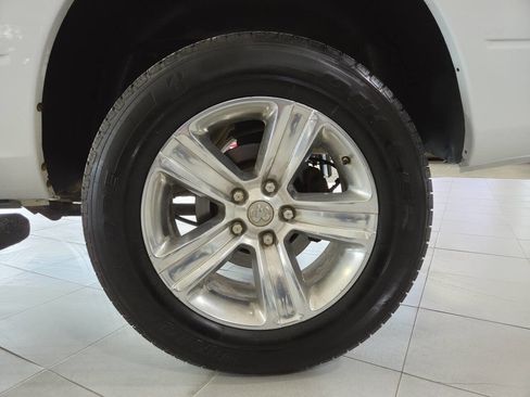 Used 2017 RAM 1500 Classic SLT w/ SLT Plus D←cor Group AWD/4WD image 12