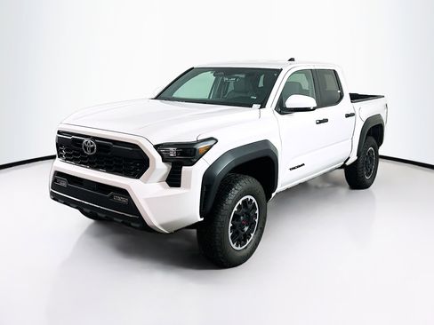 Used 2024 Toyota Tacoma TRD Off-Road image 3