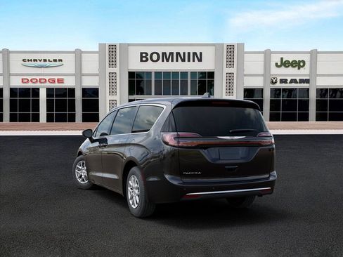 New 2026 Chrysler Pacifica Select FWD image 3