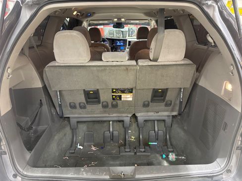 Used 2018 Toyota Sienna LE FWD image 45