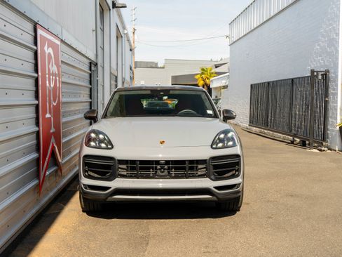 Used 2023 Porsche Cayenne Turbo GT AWD/4WD image 38