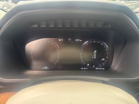 Used 2021 Volvo XC90 T6 Momentum w/ Advanced Package AWD/4WD image 16