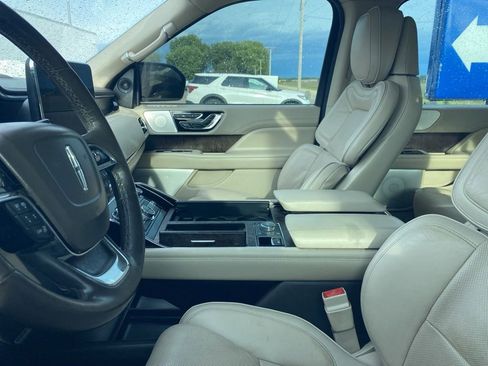 Used 2018 Lincoln Navigator Reserve w/ Technology Package AWD/4WD image 16