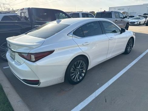 Used 2024 Lexus ES 300h w/ Technology Package FWD image 3