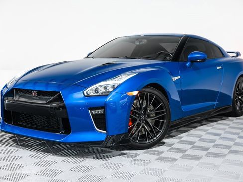 Used 2021 Nissan GT-R Premium image 9