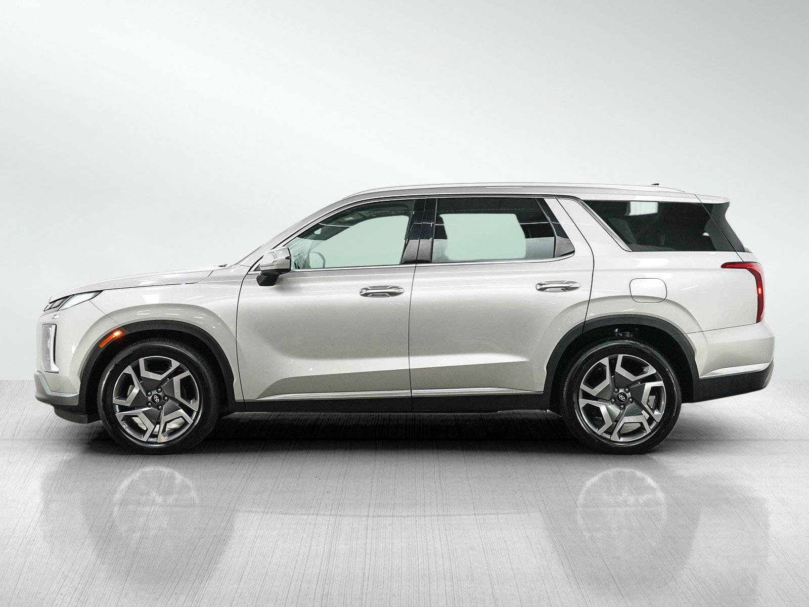 Used 2025 Hyundai Palisade Limited AWD/4WD image 2