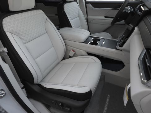 New 2026 GMC Acadia Denali w/ Super Cruise Package image 44