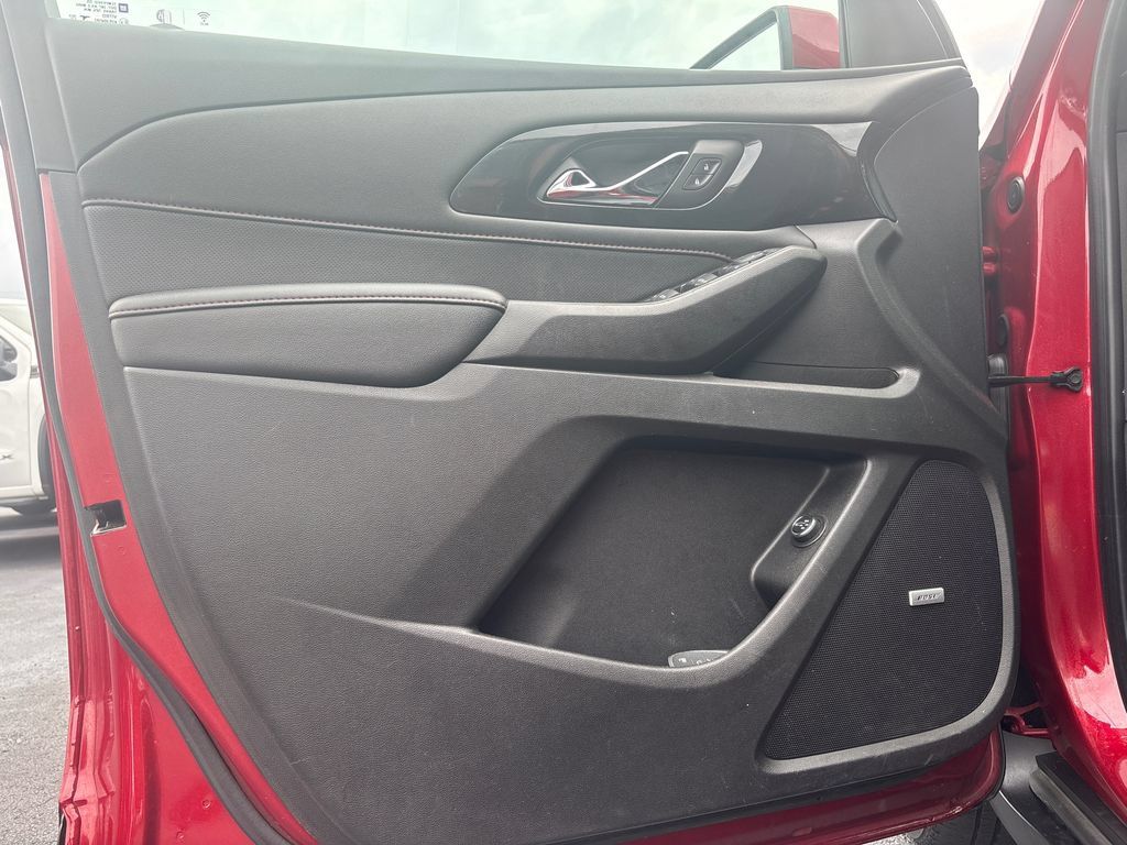 Used 2022 Chevrolet Traverse RS FWD image 17