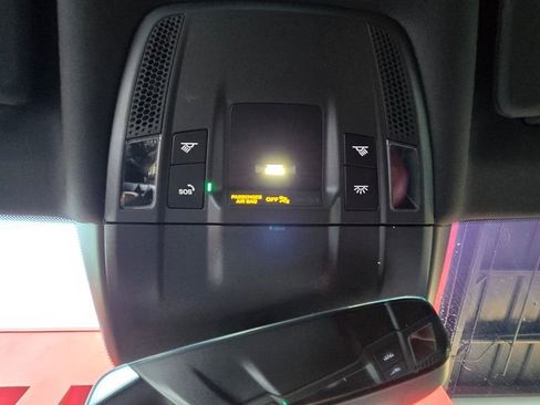 Used 2022 Porsche Taycan image 22