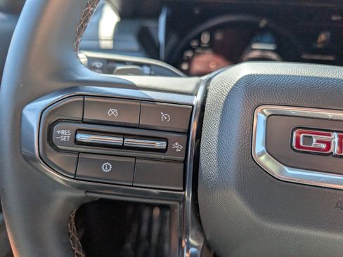 Used 2025 GMC Acadia AT4 AWD/4WD image 28