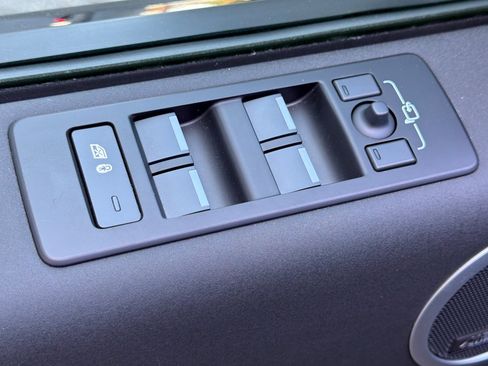 Certified 2025 Land Rover Discovery S AWD/4WD image 14