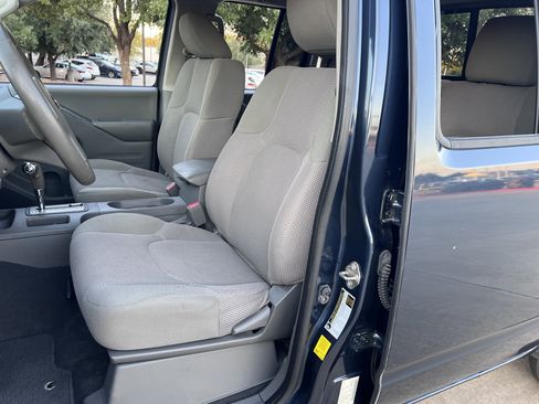 Used 2019 Nissan Frontier SV image 19