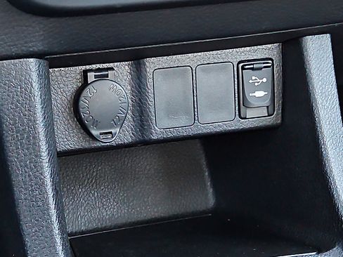 Used 2015 Toyota Corolla LE image 26