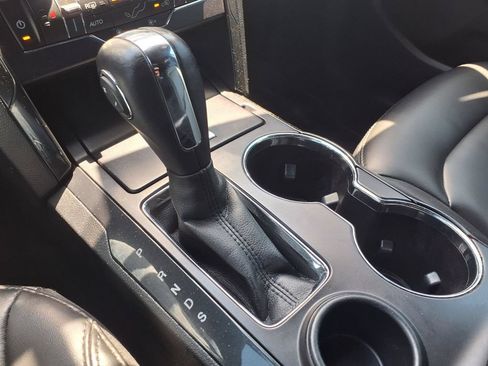 Used 2019 Ford Explorer XLT w/ Equipment Group 202A FWD image 19