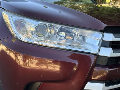 Used 2019 Toyota Highlander XLE image 45