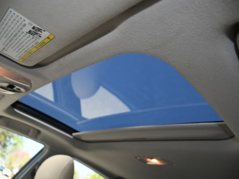 Used 2015 Toyota Prius Three w/ Solar Roof Package image 7