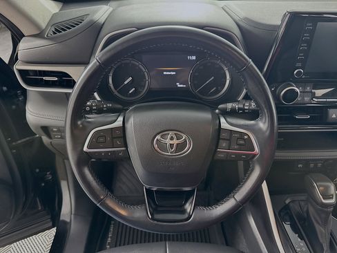 Used 2020 Toyota Highlander XLE image 15