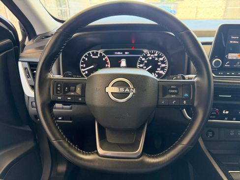 Used 2025 Nissan Rogue SV AWD/4WD image 30