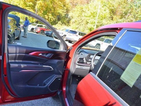 Used 2024 Chevrolet Traverse Z71 w/ Enhanced Driving Package image 15