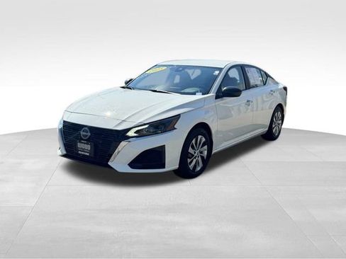 Certified 2025 Nissan Altima 2.5 S image 3