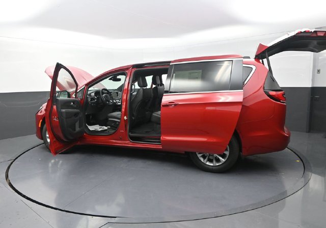 New 2027 Chrysler Pacifica Select AWD/4WD image 31