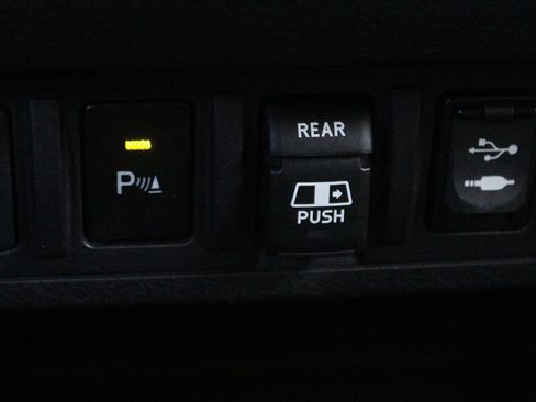 Used 2019 Toyota Tacoma TRD Off-Road AWD/4WD image 37