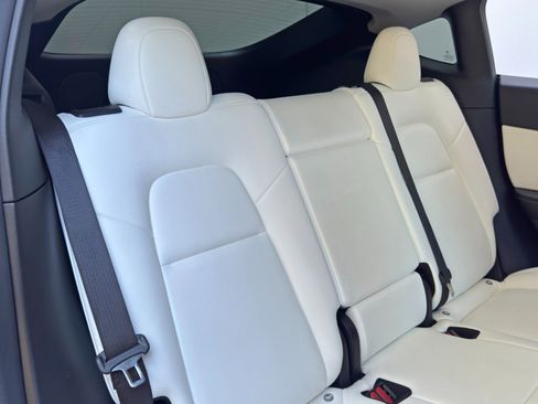 Used 2021 Tesla Model Y Long Range image 40