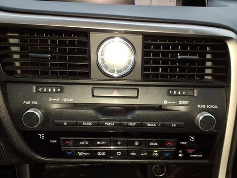 Used 2019 Lexus RX 450h image 18