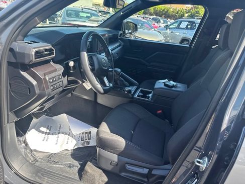 Used 2025 Toyota 4Runner SR5 AWD/4WD image 15