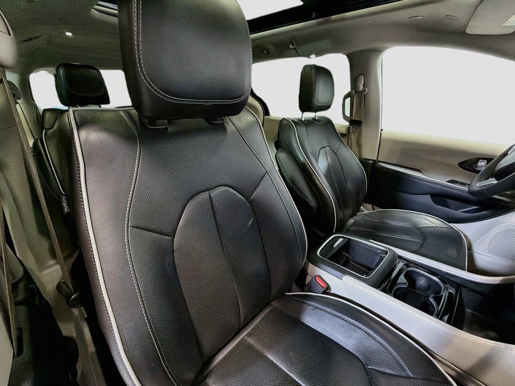Used 2024 Chrysler Pacifica Limited FWD image 31