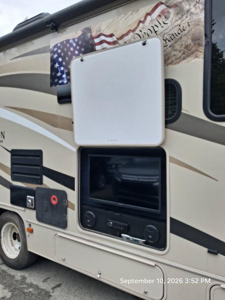 Used 2018 Ford E-450 and Econoline 450 Super Duty w/ Motorhome Prep Package RWD image 35