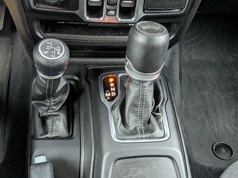 Used 2024 Jeep Wrangler Unlimited w/ Convenience Group AWD/4WD image 14