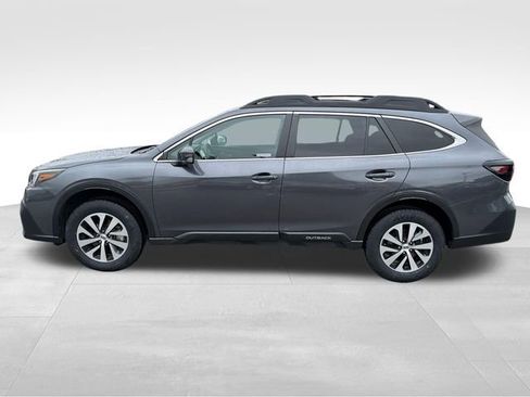 Certified 2022 Subaru Outback Premium AWD/4WD image 4