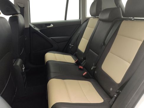 Used 2016 Volkswagen Tiguan S image 18