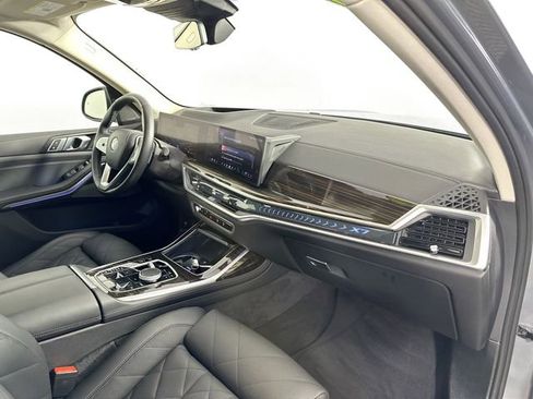 Used 2025 BMW X7 xDrive40i w/ Premium Package image 33
