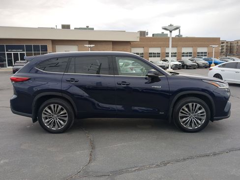 Used 2021 Toyota Highlander Platinum image 7