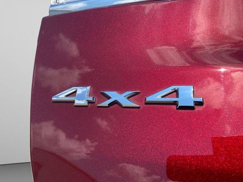 Used 2022 Jeep Grand Cherokee Limited w/ Tech Group AWD/4WD image 18