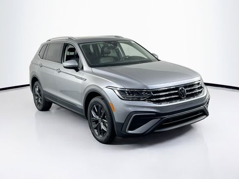 Used 2022 Volkswagen Tiguan SE AWD/4WD image 3