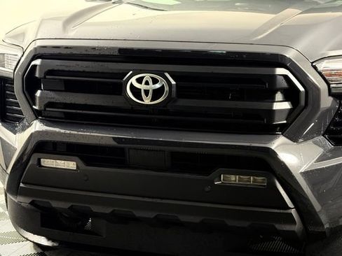 Used 2024 Toyota Tacoma SR5 AWD/4WD image 12