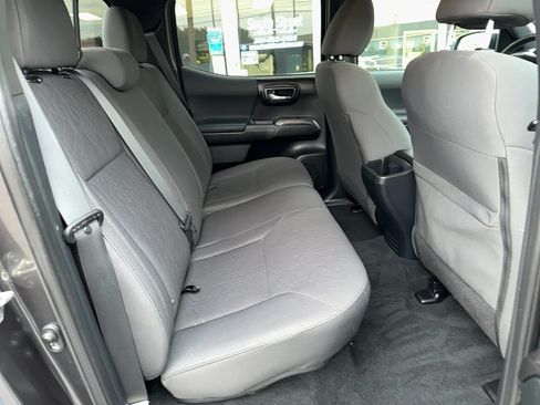 Used 2018 Toyota Tacoma TRD Sport AWD/4WD image 23