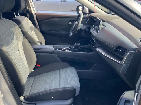 Used 2023 Nissan Rogue SV image 17