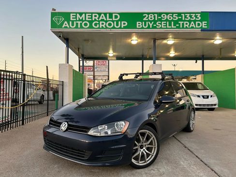 Used 2016 Volkswagen Golf S image 1
