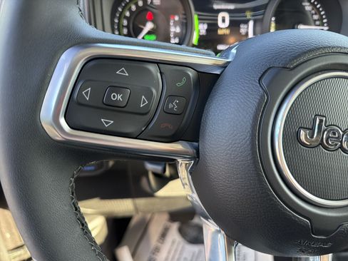 Used 2025 Jeep Wrangler Unlimited Sahara AWD/4WD image 19