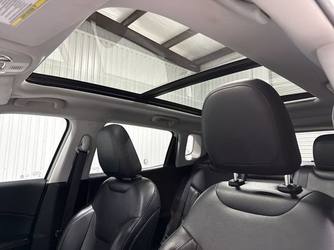 Used 2020 Jeep Compass Latitude FWD image 19