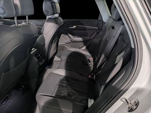 New 2025 Audi Q5 e Premium Plus image 17