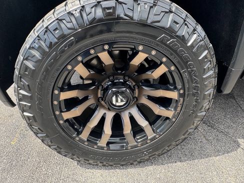 Used 2020 Chevrolet Silverado 2500 Custom w/ Custom Value Package image 21