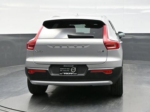 Used 2025 Volvo XC40 B5 Plus image 6